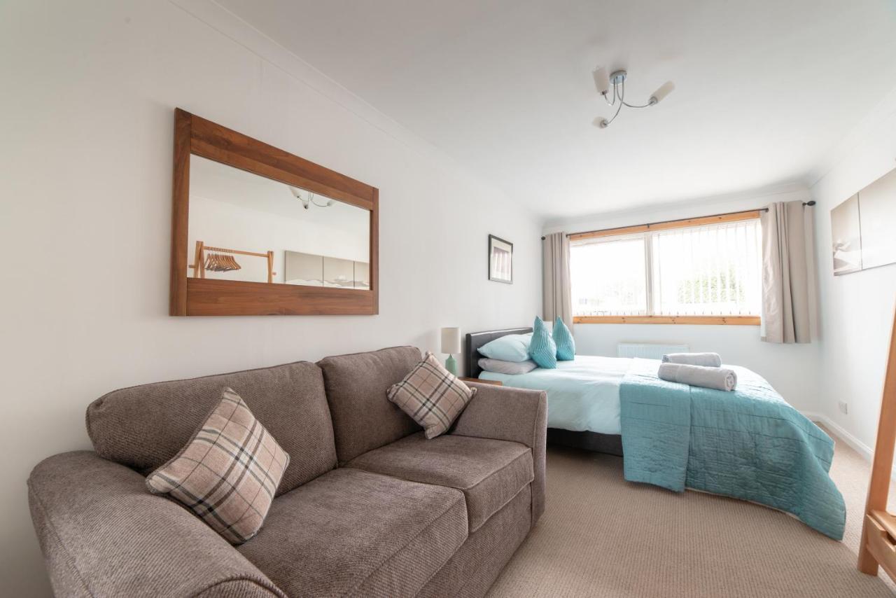No. Three Bed & Breakfast Stornoway  Dış mekan fotoğraf