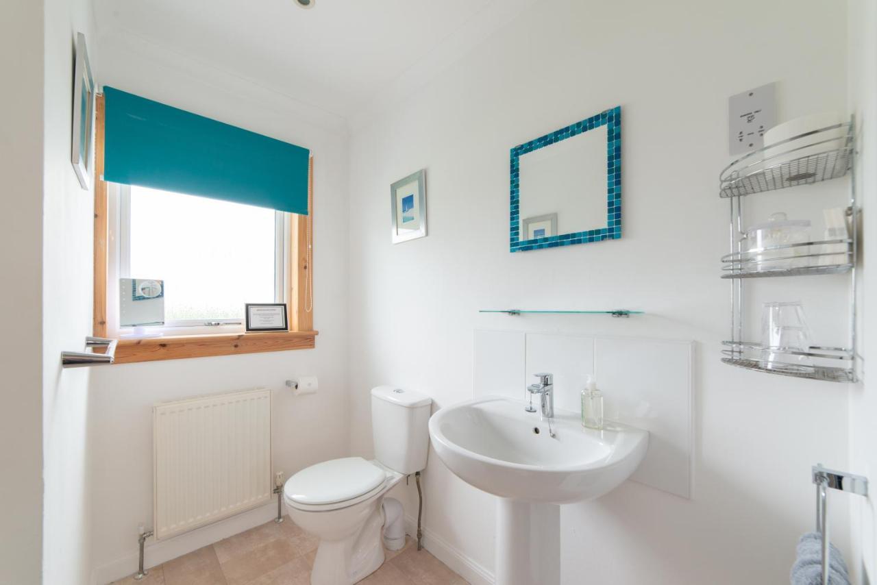No. Three Bed & Breakfast Stornoway  Dış mekan fotoğraf